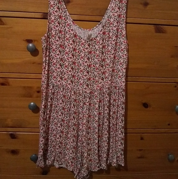 H&M Pants - Worn once H&m flowy lightweight romper